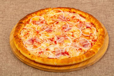Pastırma ve ananas pizza