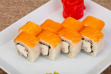 Japon soğuk geleneksel somon roll