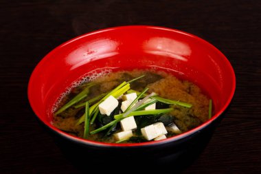 Japon miso çorbası ile tofu