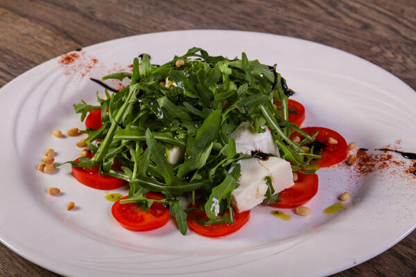 Caprese salad with arugula and mozzarella