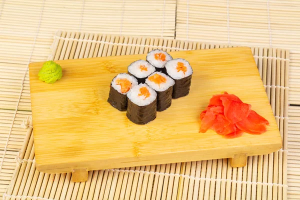 Leckere Lachs Mini Sushi Rollen — Stockfoto