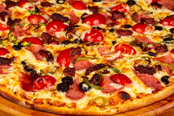 Pizza Com Salsichas Queijo — Fotografia de Stock