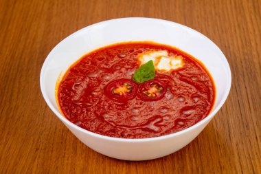 Soğuk İspanyol Gazpacho domates çorbası