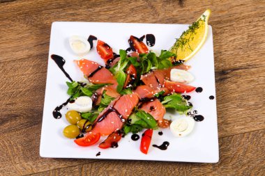 Somon salatası yumurta ve Balzamico