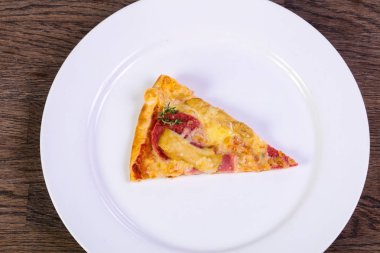 Lezzetli Pizza salam ve sosis