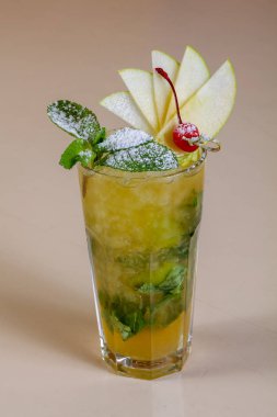 Kiraz Mojito apple ile hizmet