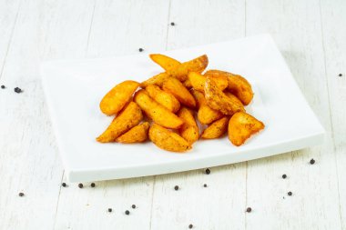 Sıcak lezzetli kızarmış patates dilimleri 