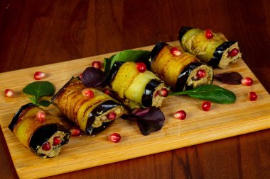 Fındık ve peynirli patlıcan rulo