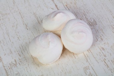 Lezzetli, yumuşak ve tatlı beze