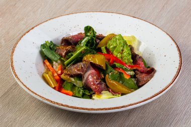 Alarmdan ve sebze salatası