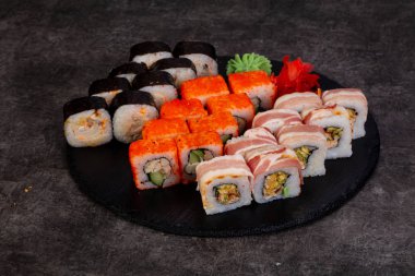 Japon Suşi ile çeşitli madde ayarla