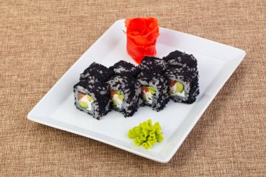 Ton balığı ve tobiko ile rulo