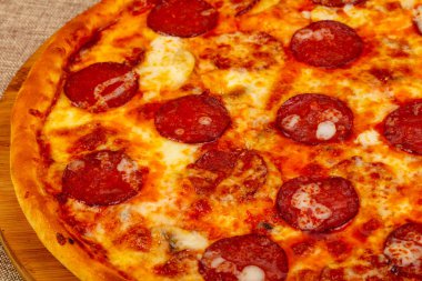 Pizza biberli peynir ile vurmak