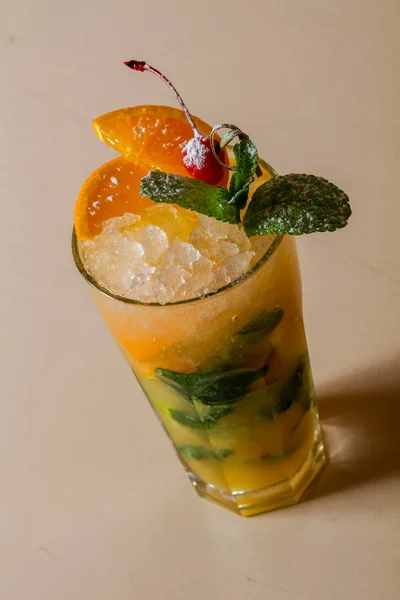 Mojito Mit Orangen Serviert Kirsche — Stockfoto