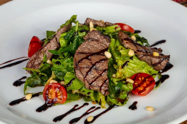 Sabrosa Ensalada Estaca Con Verduras — Foto de Stock