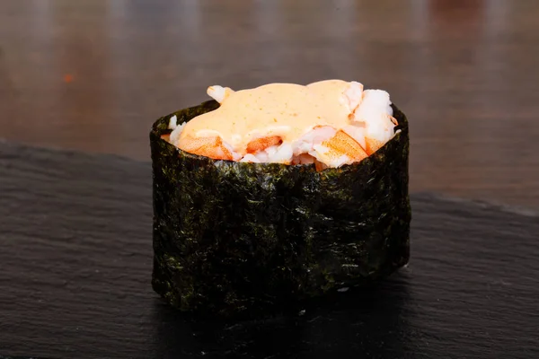 Délicieux Sushi Crabe Avec Sauce — Photo