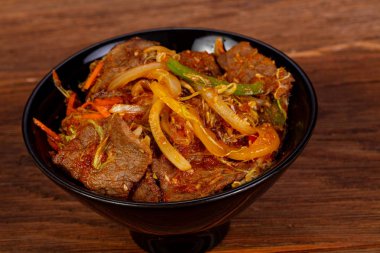 Köri ve sebze ile sığır eti