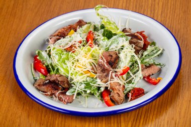 Izgara Dana biftek salata parmesan peyniri ile