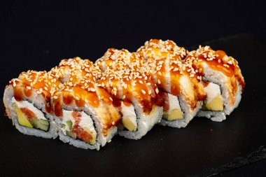 Yılan balığı ile Japon soğuk rulo