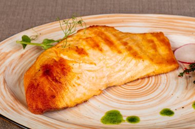 pesto soslu somon ızgara biftek