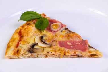 Pizza mantar ve peynir jambon
