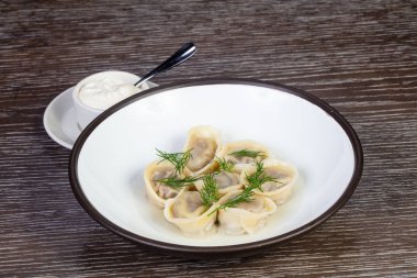 Ekşi kremalı lezzetli ev yapımı hamur tatlısı.