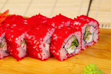 Lezzetli karides rulo ile havyar kapak