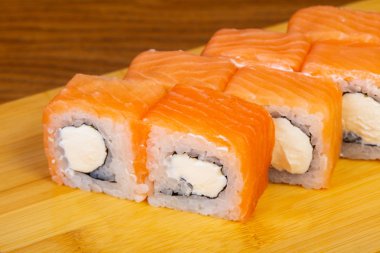 Philadelphia lezzetli kümesi wih krem peynir rulo.