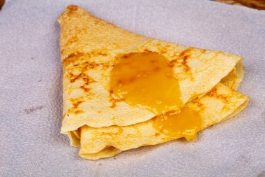 Bal ile sıcak lezzetli gözleme