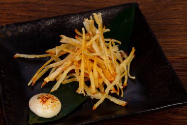 Fried stingray cips sosu ile