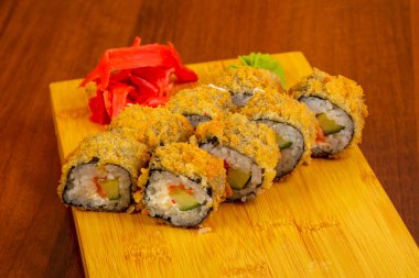 Philadelphia tempura rulo salatalık ile