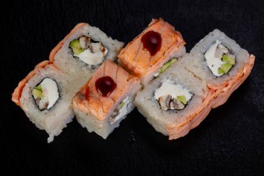 Japon geleneksel rulo somon ile