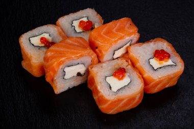 Japon geleneksel rulo somon ile