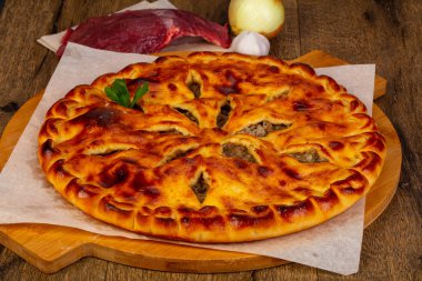 Ev yapımı geleneksel lezzetli Osetya pasta