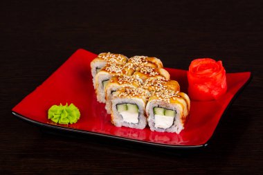 Yılan balığı ile Japon geleneksel rulo