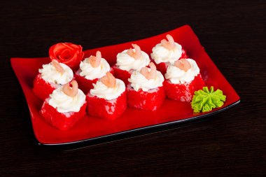 Krem ve karides ile Japon rulo