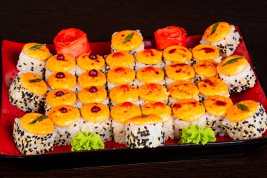 Japon geleneksel rulo ve suşi ayarla