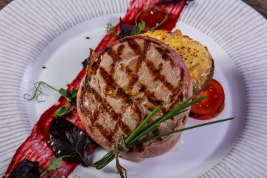 Izgara domuz loin fırında patates ile