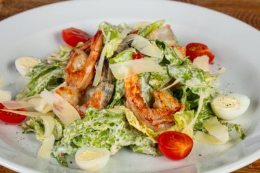 Karides lezzetli Sezar salatası