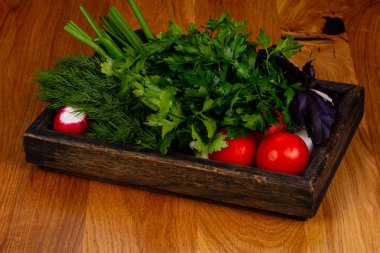 Yeşil otlar ile taze sebze