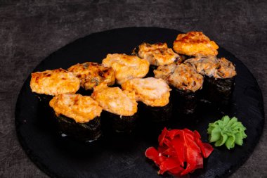 Japon Suşi ile çeşitli madde ayarla