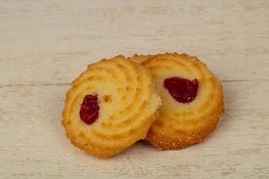 Tatlı kurabiyeler, ahşap arka plan.