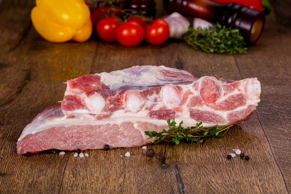 Carne Maiale Cruda Sfondo Legno — Foto Stock