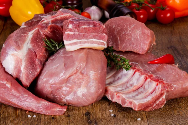 Carne Maiale Cruda Sfondo Legno — Foto Stock