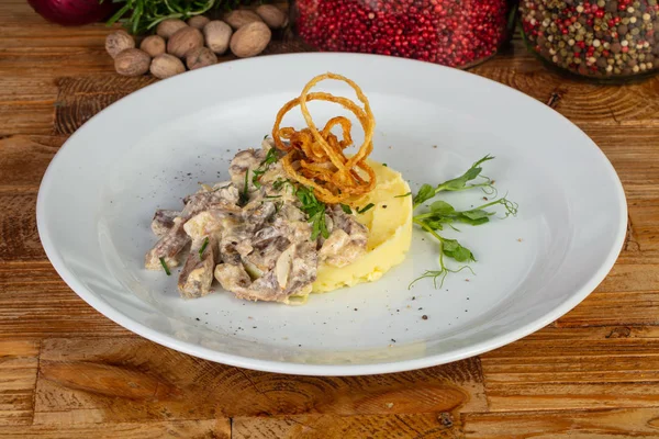 Tasty Beef Stroganoff Mashed Potatoes Herbs — Stock Photo, Image