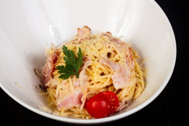 Makarna spagetti carbonara soslu