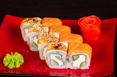 Japon geleneksel rulo somon ile