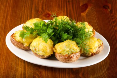 Peynirli ve otlu fırında patates