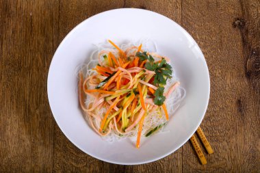 Salata vith şehriye, pastırma ve sebze