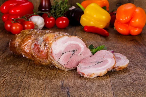 Carne Porco Defumada Sobre Fundo Madeira — Fotografia de Stock